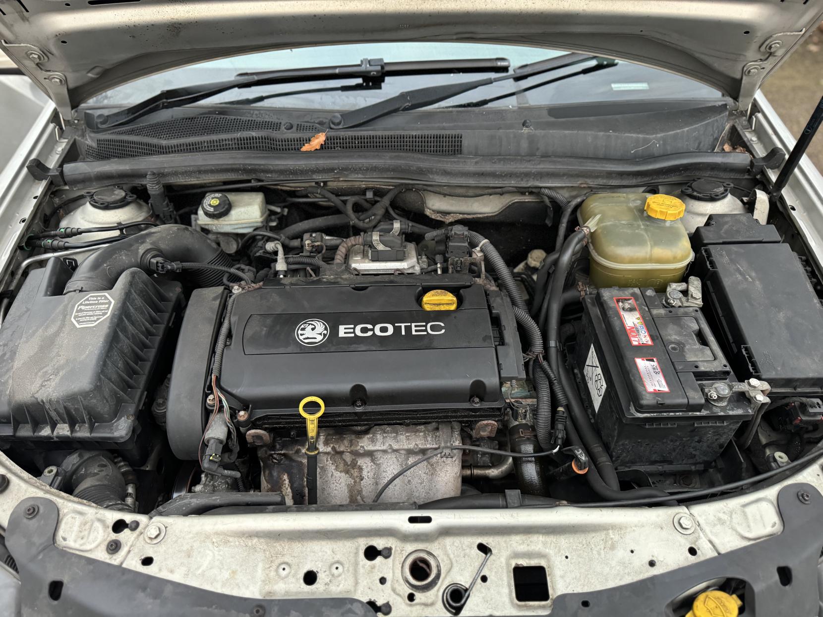 Vauxhall Astra 1.8i 16v SRi Sport Hatch 3dr Petrol Automatic (199 g/km, 123 bhp)