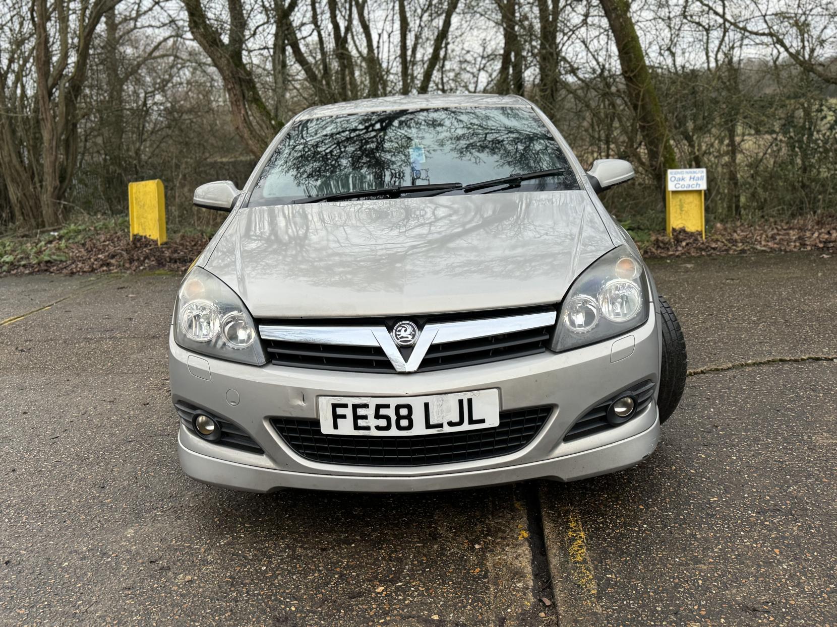 Vauxhall Astra 1.8i 16v SRi Sport Hatch 3dr Petrol Automatic (199 g/km, 123 bhp)