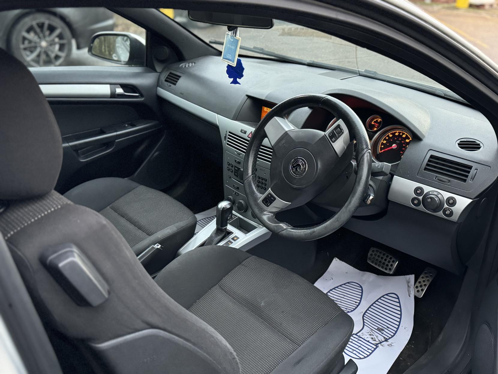 Vauxhall Astra 1.8i 16v SRi Sport Hatch 3dr Petrol Automatic (199 g/km, 123 bhp)
