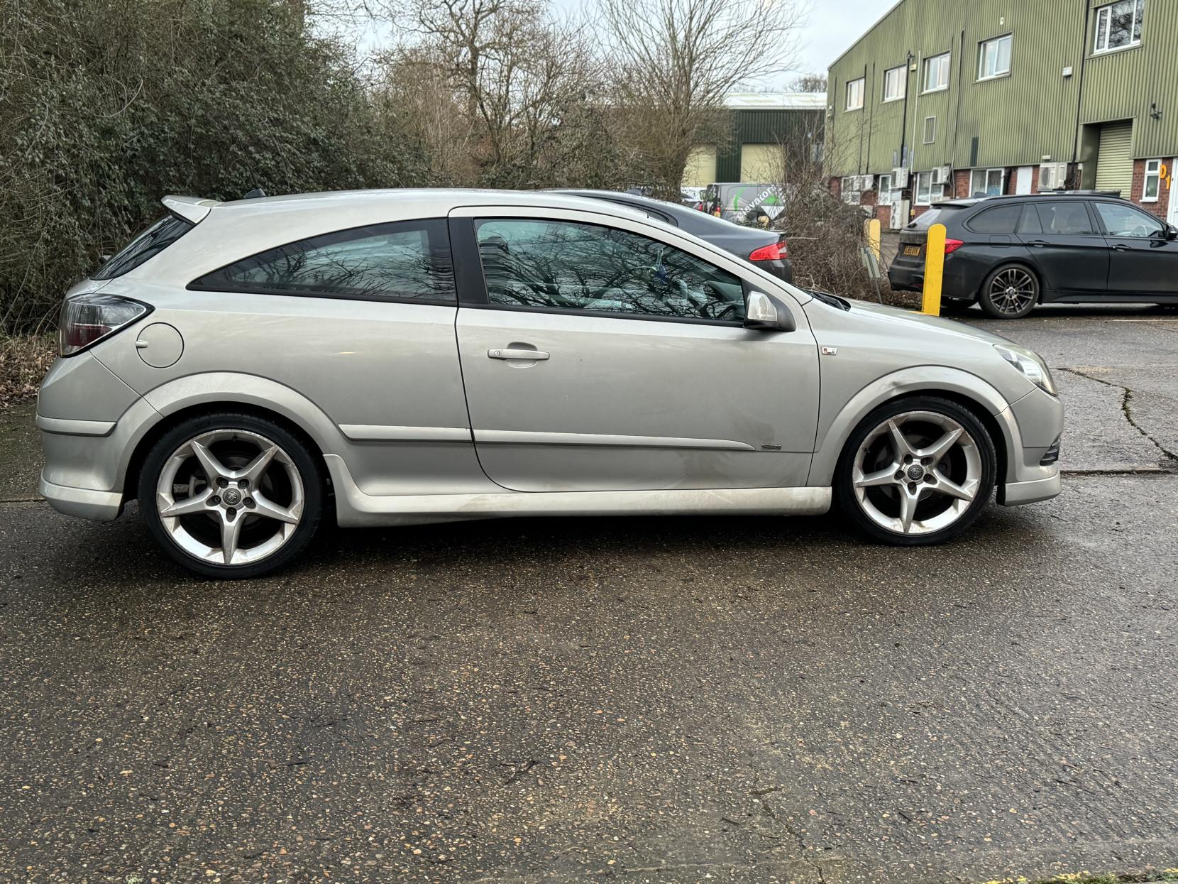 Vauxhall Astra 1.8i 16v SRi Sport Hatch 3dr Petrol Automatic (199 g/km, 123 bhp)
