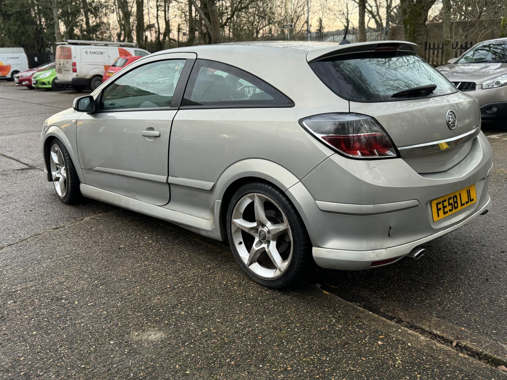 Vauxhall Astra 1.8i 16v SRi Sport Hatch 3dr Petrol Automatic (199 g/km, 123 bhp)